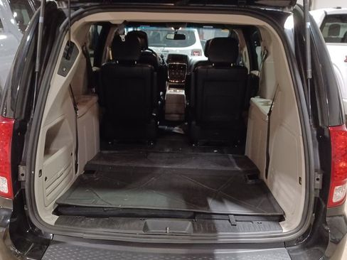 Used 2019 Dodge Grand Caravan SXT image 8