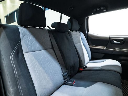 Used 2021 Toyota Tacoma TRD Off-Road image 31