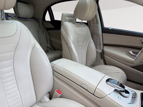 Used 2017 Mercedes-Benz S 550 4MATIC Sedan w/ Premium Package image 24