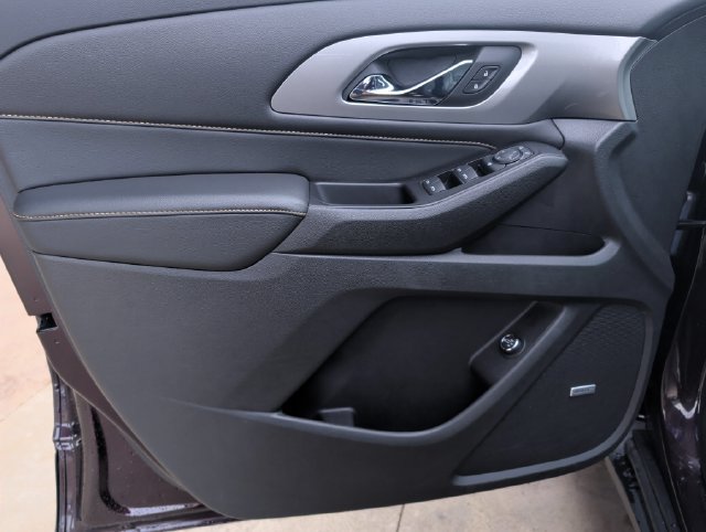 Used 2018 Chevrolet Traverse LT w/ LPO, Floor Liner Package FWD image 13