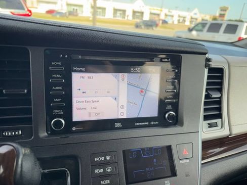 Used 2019 Toyota Sienna Limited Premium FWD image 5