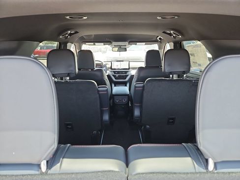 New 2026 Ford Explorer ST-Line w/ ST-Line Street Pack RWD image 18