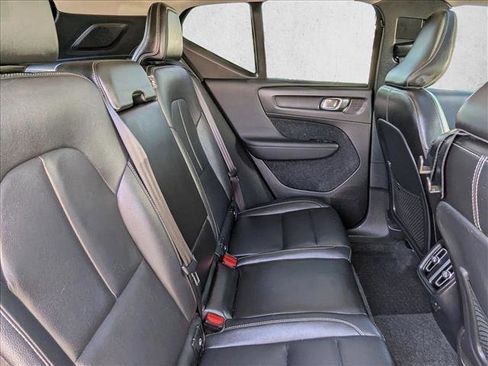 Used 2019 Volvo XC40 T5 Momentum image 21