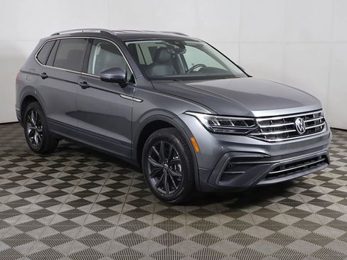 Used 2023 Volkswagen Tiguan SE FWD image 2