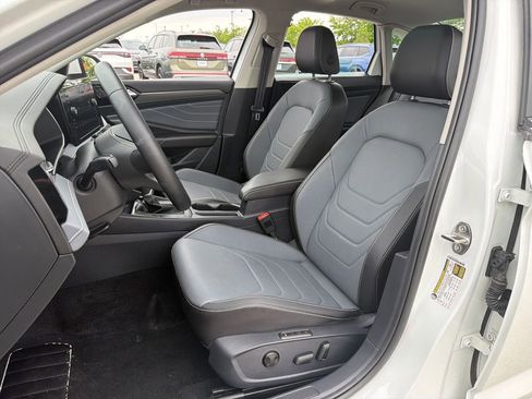 Certified 2025 Volkswagen Jetta SEL FWD image 7
