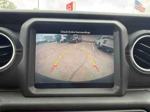 Used 2019 Jeep Wrangler Unlimited Sahara AWD/4WD image 26