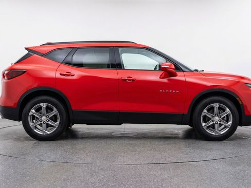 Used 2025 Chevrolet Blazer LT FWD image 11