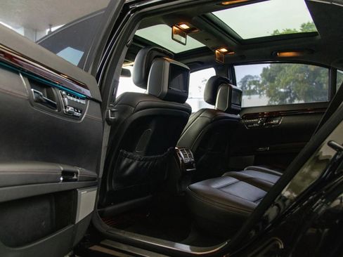 Used 2011 Mercedes-Benz S 63 AMG w/ AMG Performance Pkg image 32