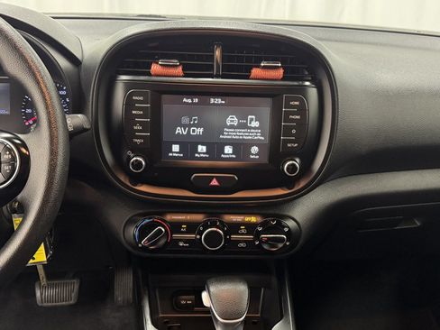Used 2020 Kia Soul LX FWD image 17