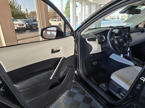 Used 2022 Toyota Corolla Cross L image 18