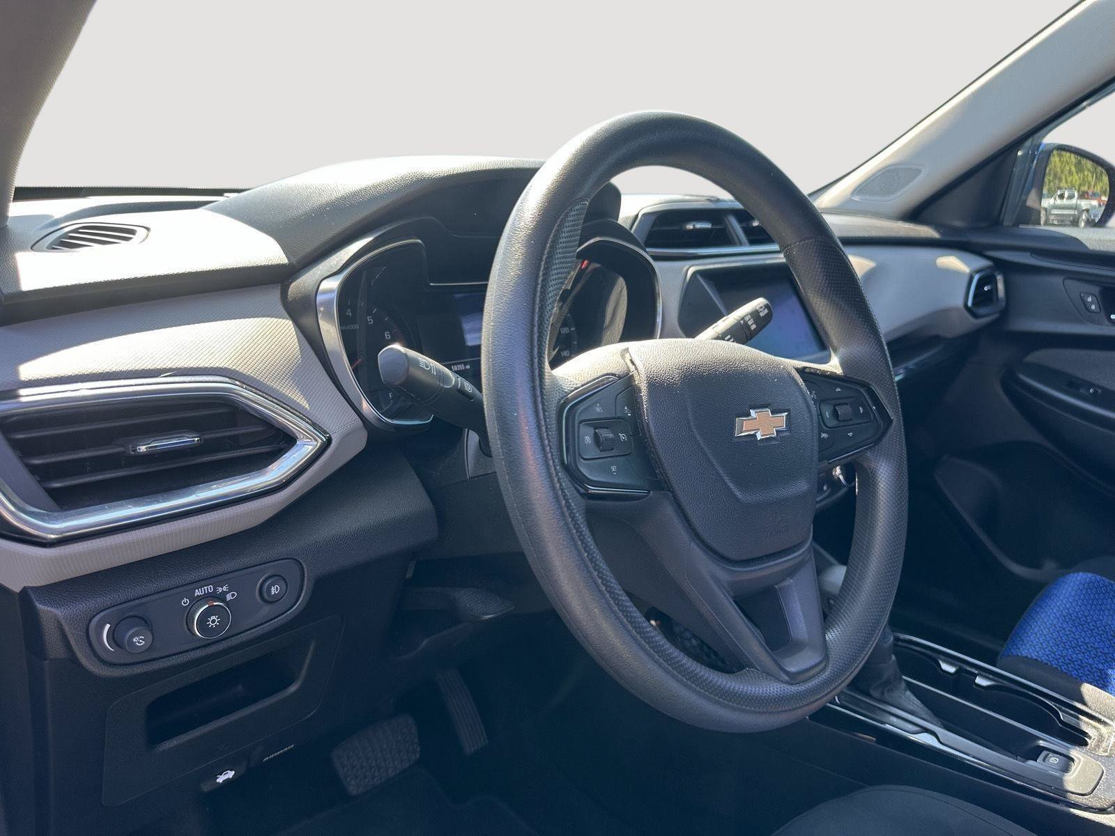 Used 2021 Chevrolet TrailBlazer LT FWD image 11