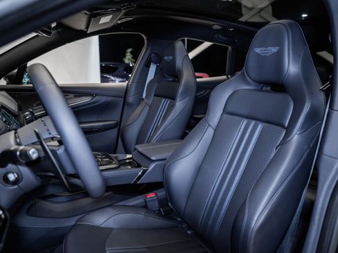 Used 2025 Aston Martin DBX 707 image 12