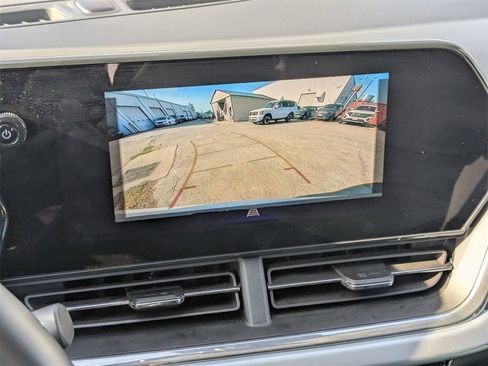 Used 2025 Chevrolet Trax LT w/ LT Convenience Package image 20