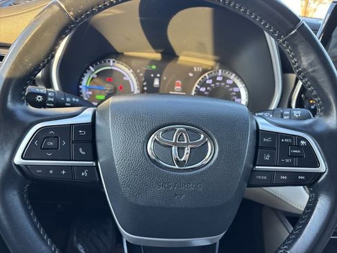 Used 2023 Toyota Highlander XLE image 29