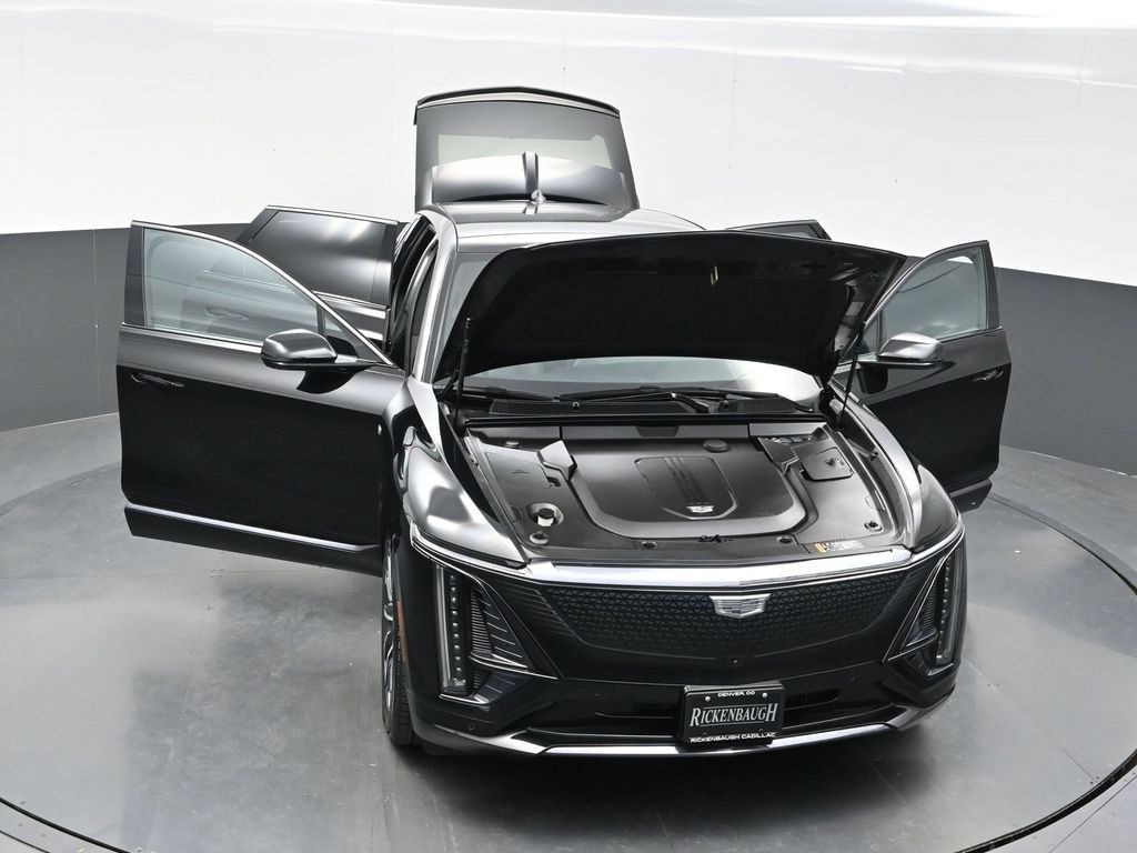 Certified 2025 Cadillac Lyriq Luxury AWD/4WD image 38