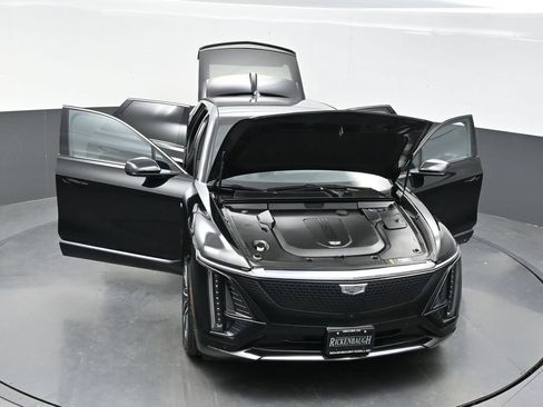 Certified 2025 Cadillac Lyriq Luxury AWD/4WD image 38