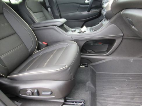 Used 2023 GMC Acadia Denali w/ Denali Ultimate Package image 9