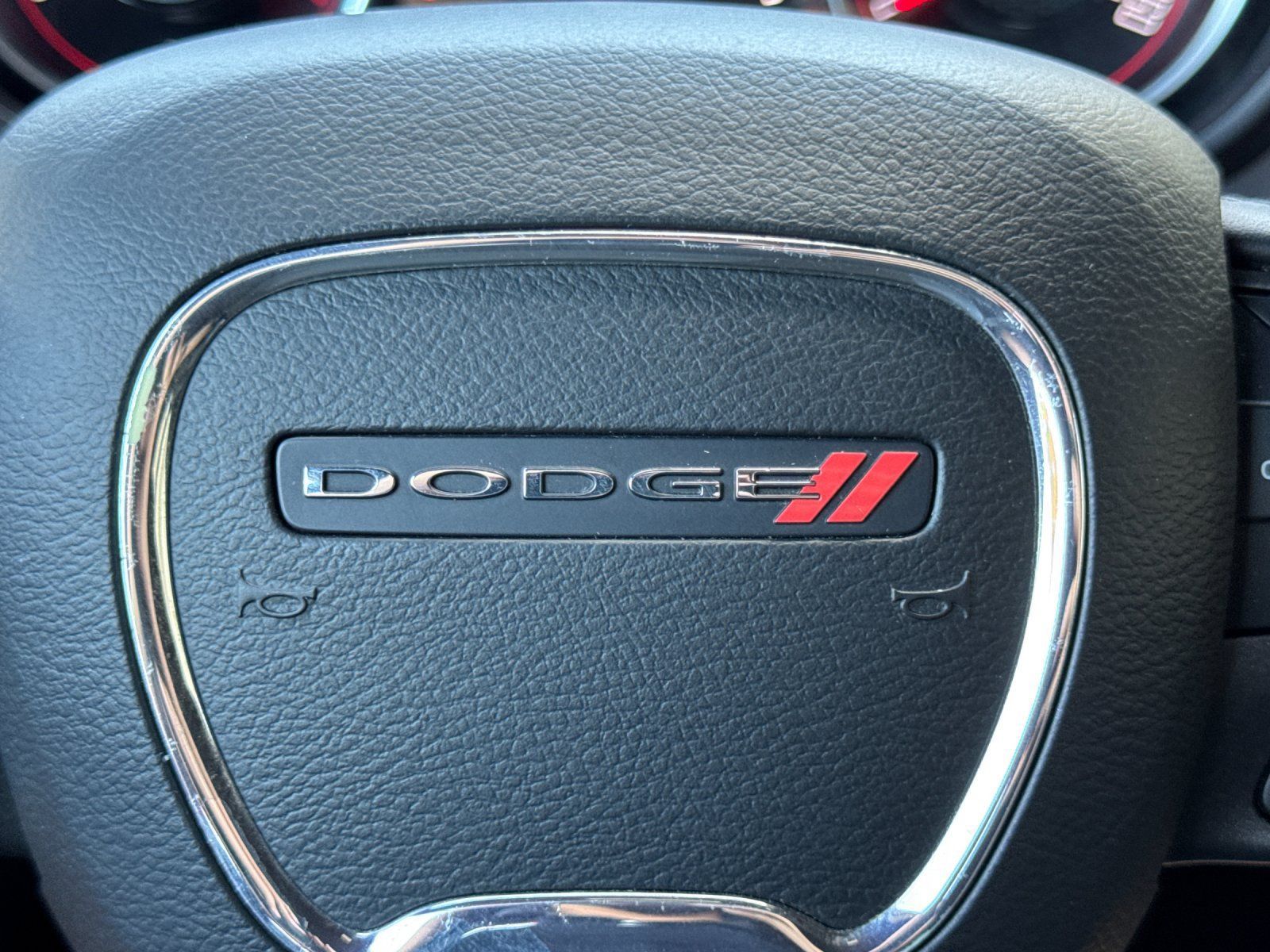 Used 2022 Dodge Challenger SXT RWD image 39