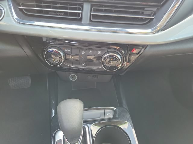Used 2025 Chevrolet Trax LT FWD image 22