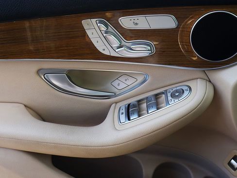 Used 2018 Mercedes-Benz GLC 300 w/ Premium Package image 41