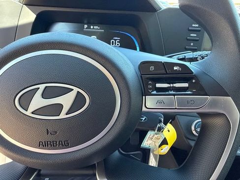 Used 2026 Hyundai Elantra SE FWD image 38