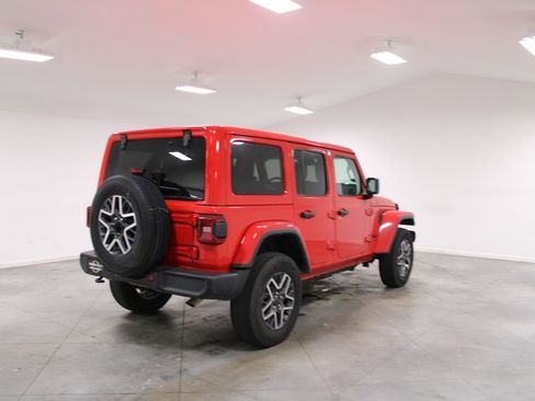 Used 2025 Jeep Wrangler Unlimited Sahara AWD/4WD image 9