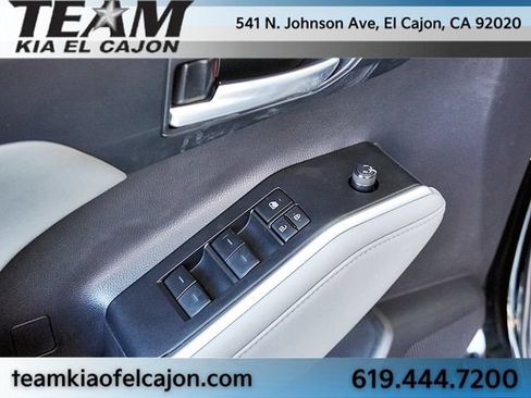 Used 2023 Toyota Highlander XLE FWD image 25