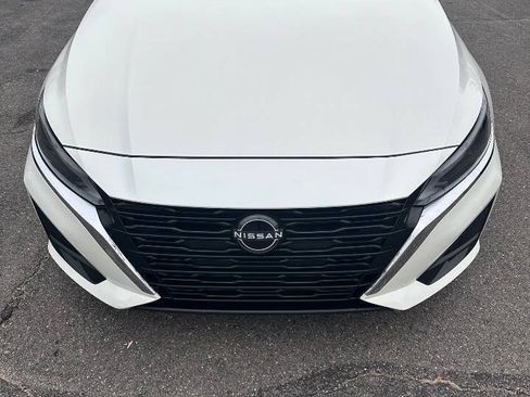 Used 2023 Nissan Altima 2.5 SV FWD image 9