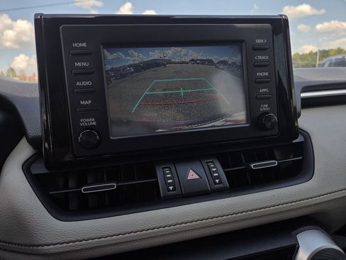 Used 2019 Toyota RAV4 XLE Premium FWD image 10