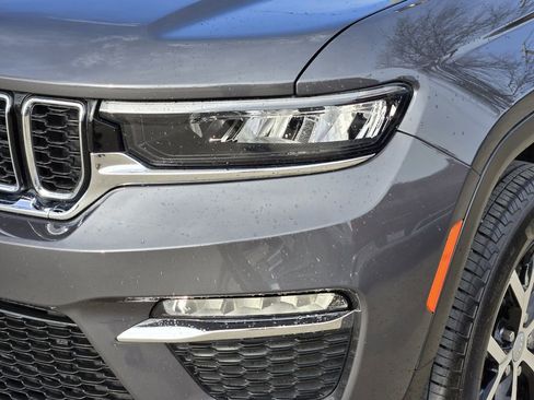 Used 2025 Jeep Grand Cherokee Limited image 9