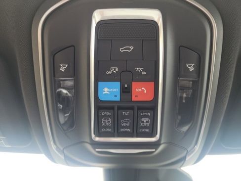 New 2025 Jeep Grand Cherokee Limited w/ Luxury Tech Group II image 14