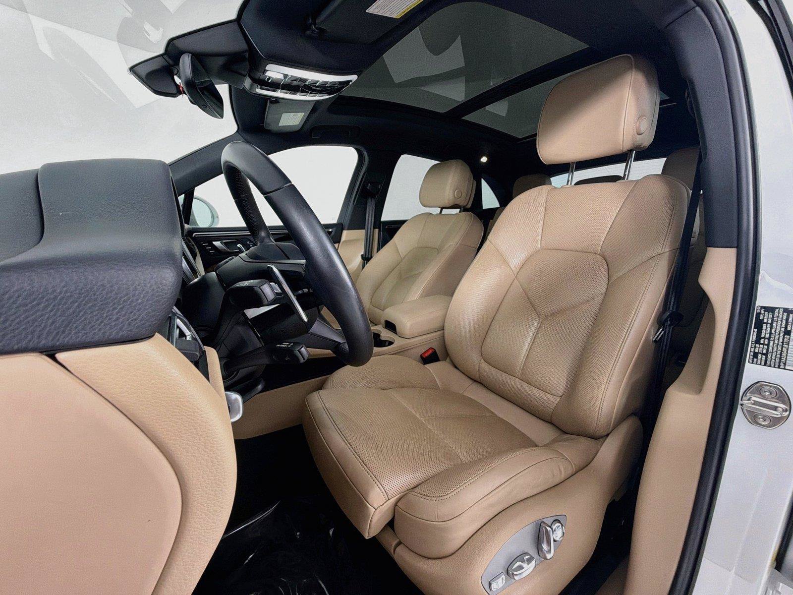 Certified 2023 Porsche Macan AWD/4WD image 5