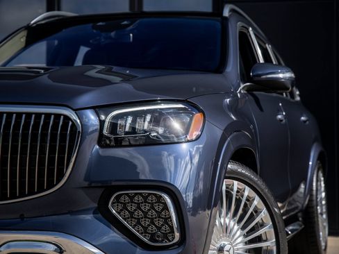 Used 2024 Mercedes-Benz Maybach GLS 600 4MATIC image 17