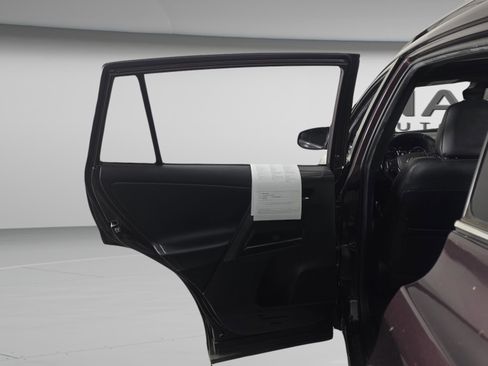 Used 2018 Toyota RAV4 SE image 24