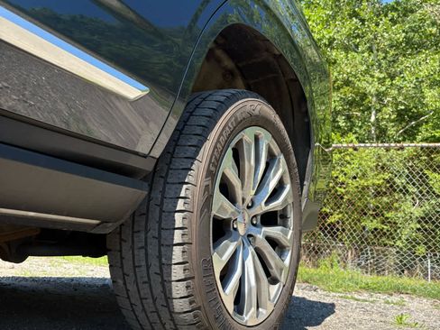 Used 2021 GMC Yukon Denali AWD/4WD image 9