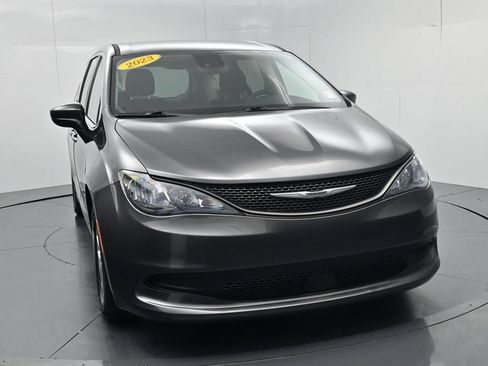 Used 2023 Chrysler Voyager LX FWD image 2