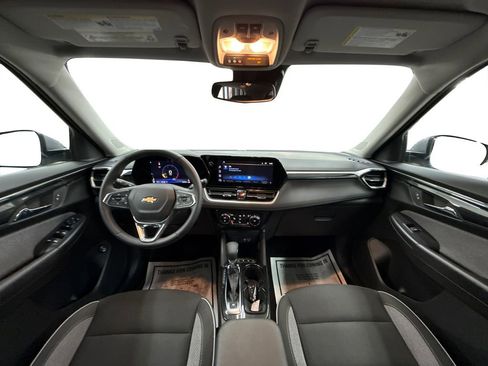 Used 2025 Chevrolet TrailBlazer LT w/ Convenience Package image 18