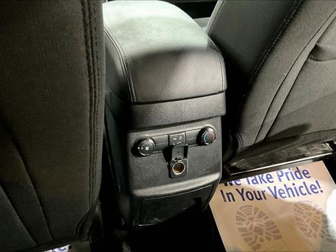 Used 2017 Ford Explorer XLT image 31