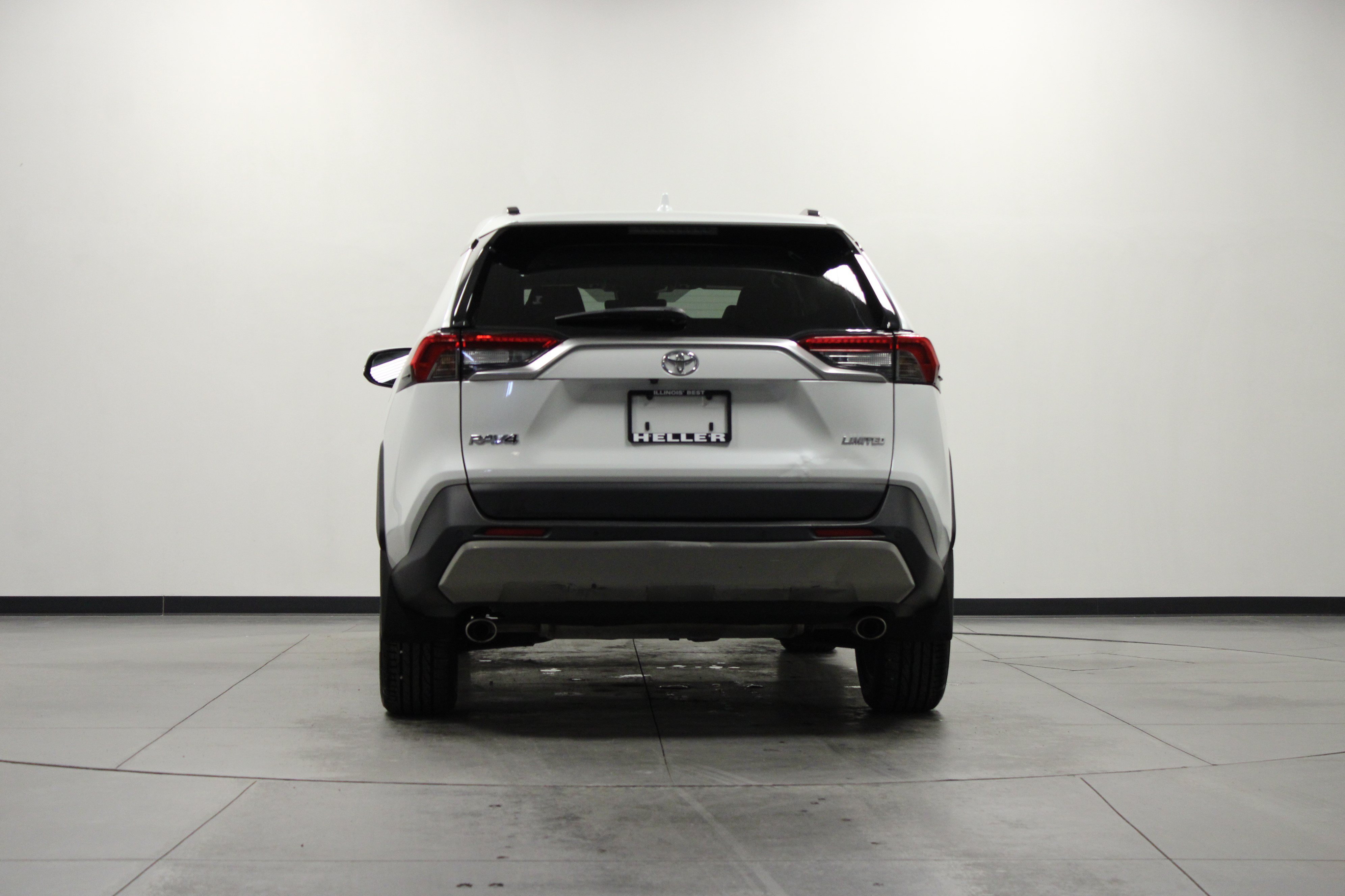 Used 2023 Toyota RAV4 Limited FWD image 5