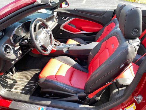 Used 2022 Chevrolet Camaro SS RWD image 9
