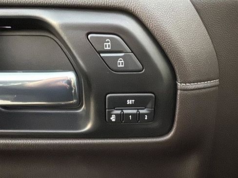 Used 2021 Chevrolet Silverado 1500 LTZ w/ LTZ Premium Package image 15