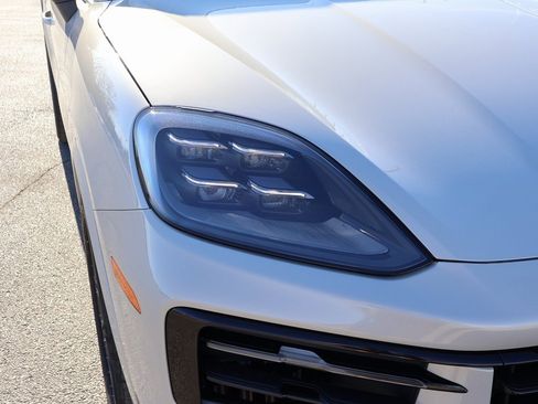 New 2026 Porsche Cayenne image 14