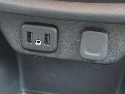 Used 2023 Chevrolet Traverse LT image 7