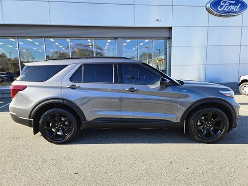 Used 2023 Ford Explorer ST-Line image 5