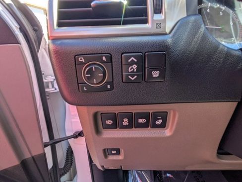 Used 2021 Lexus GX 460 Premium w/ Premium Package image 19