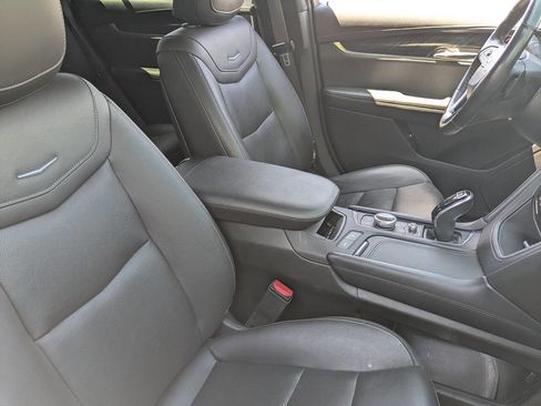 Used 2021 Cadillac XT6 Premium Luxury image 11