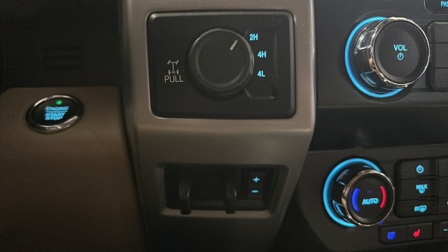 Used 2019 Ford F250 Lariat w/ Lariat Ultimate Package AWD/4WD image 28