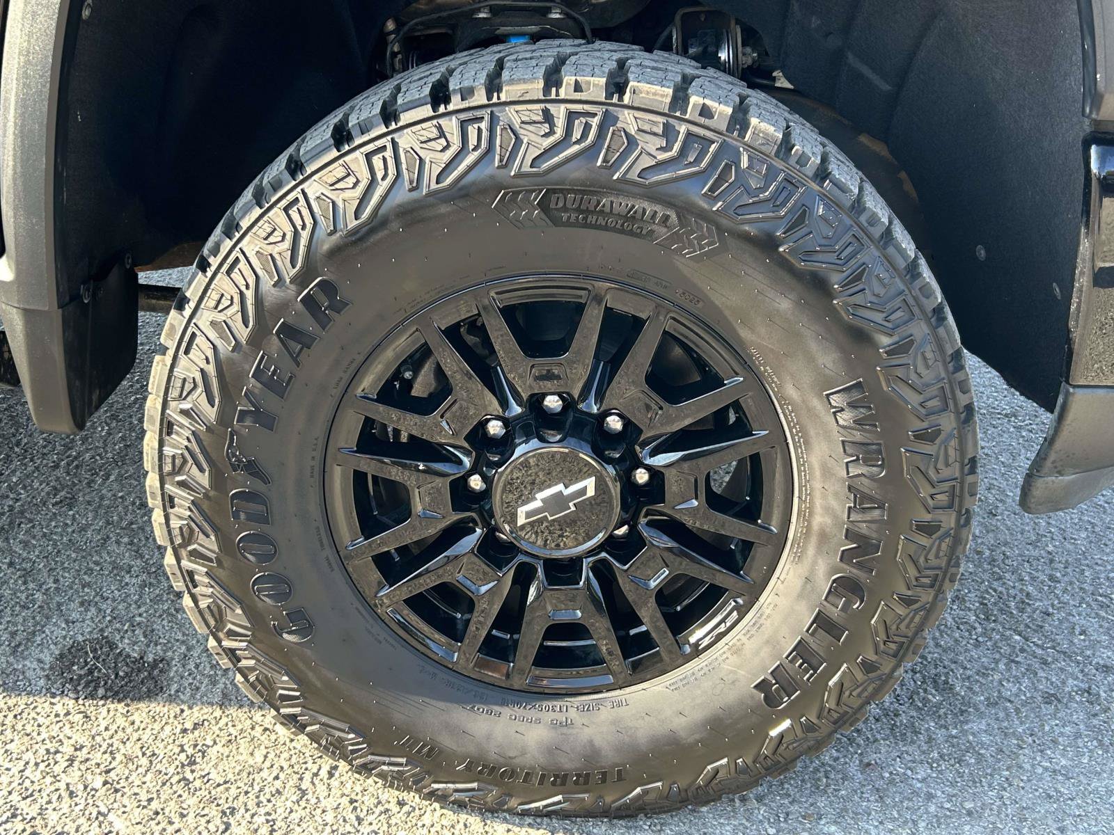 Used 2024 Chevrolet Silverado 2500 ZR2 w/ Technology Package AWD/4WD image 9