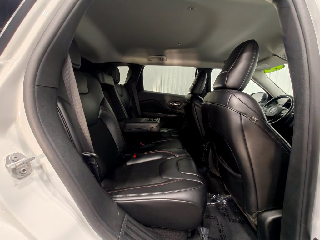 Used 2019 Jeep Cherokee Trailhawk AWD/4WD image 21