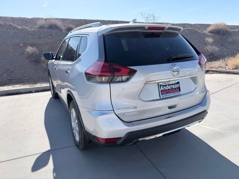 Used 2017 Nissan Rogue SV AWD/4WD image 6